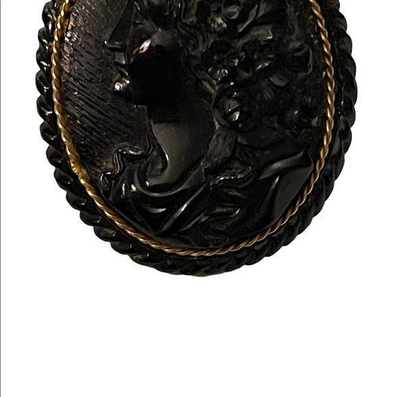 Antique Large Black Mourning JET Carved? Cameo with Gold band - Picture 8 of 11